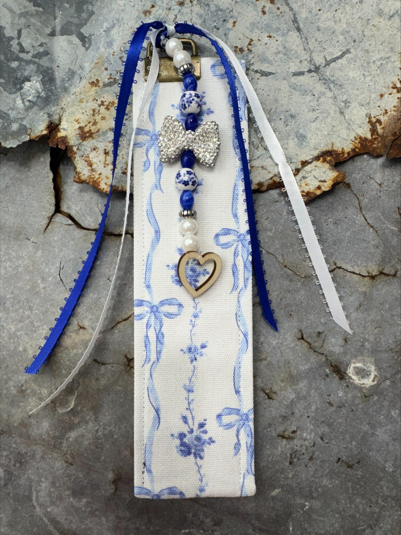 BLUES AND BOWS 1 BOOKMARK